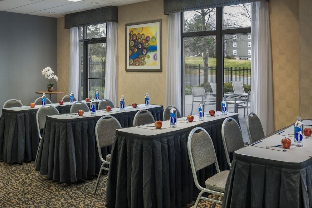 Holiday Inn Express & Suites Laurel Lakes By Ihg Bagian luar foto