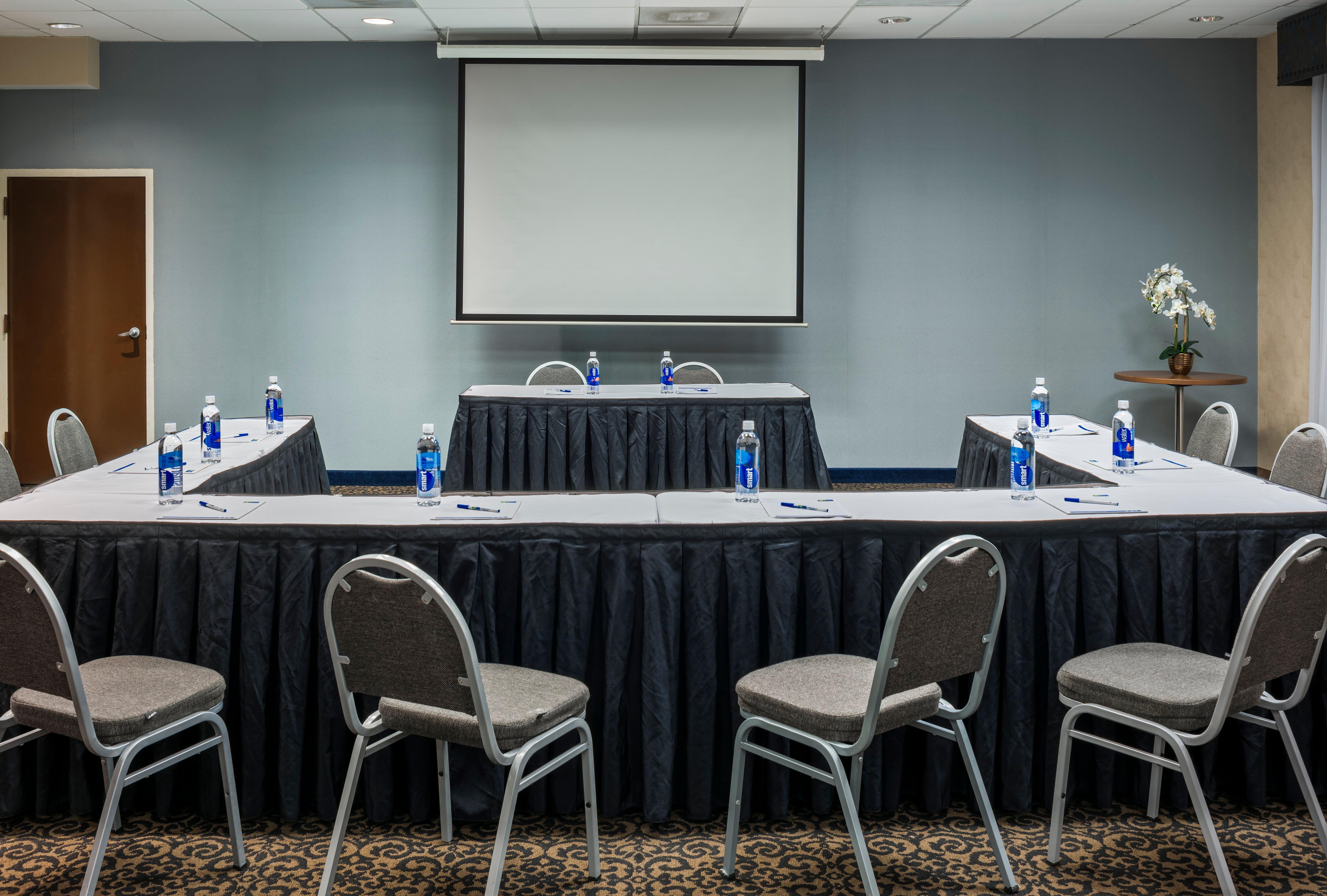 Holiday Inn Express & Suites Laurel Lakes By Ihg Bagian luar foto