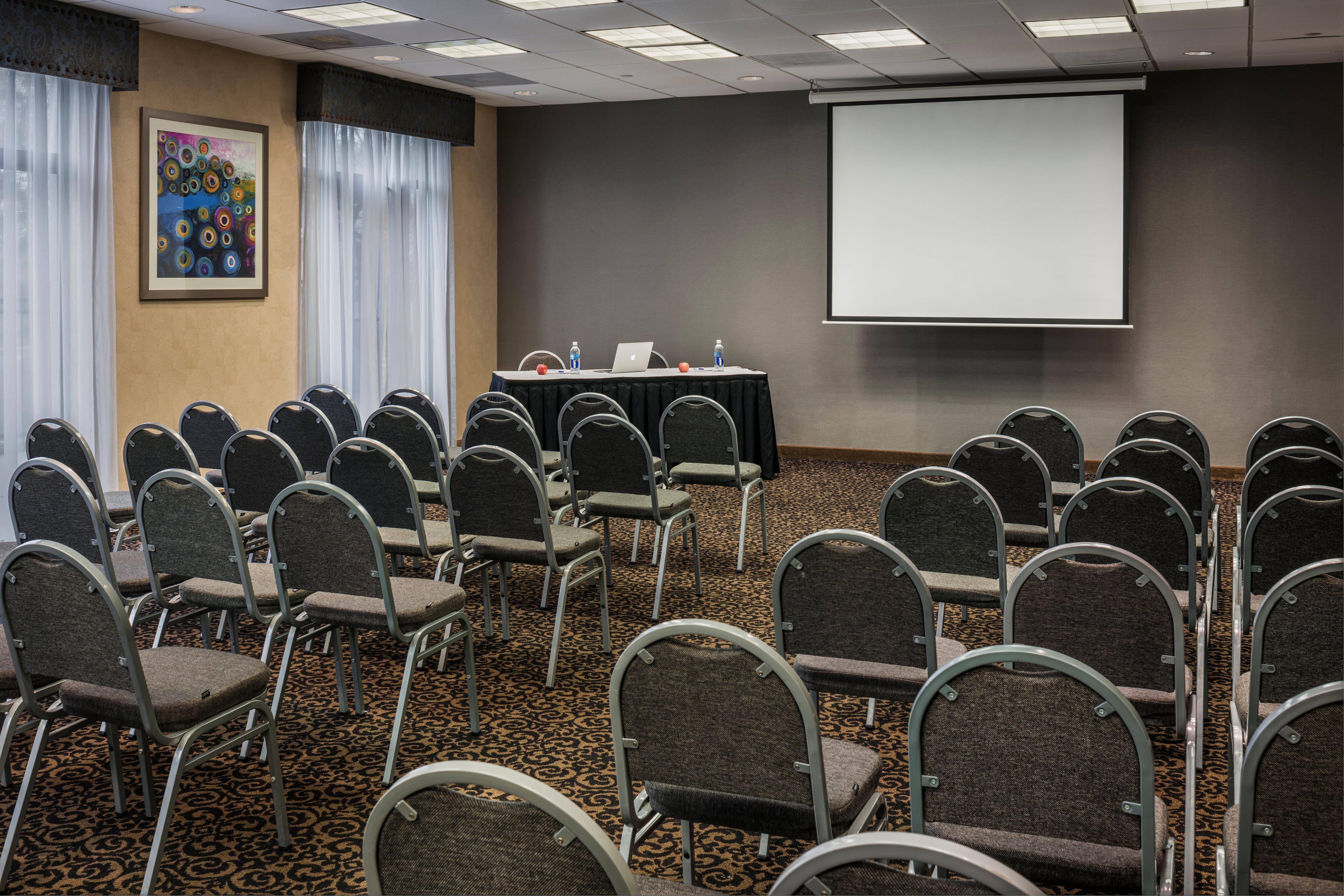 Holiday Inn Express & Suites Laurel Lakes By Ihg Bagian luar foto
