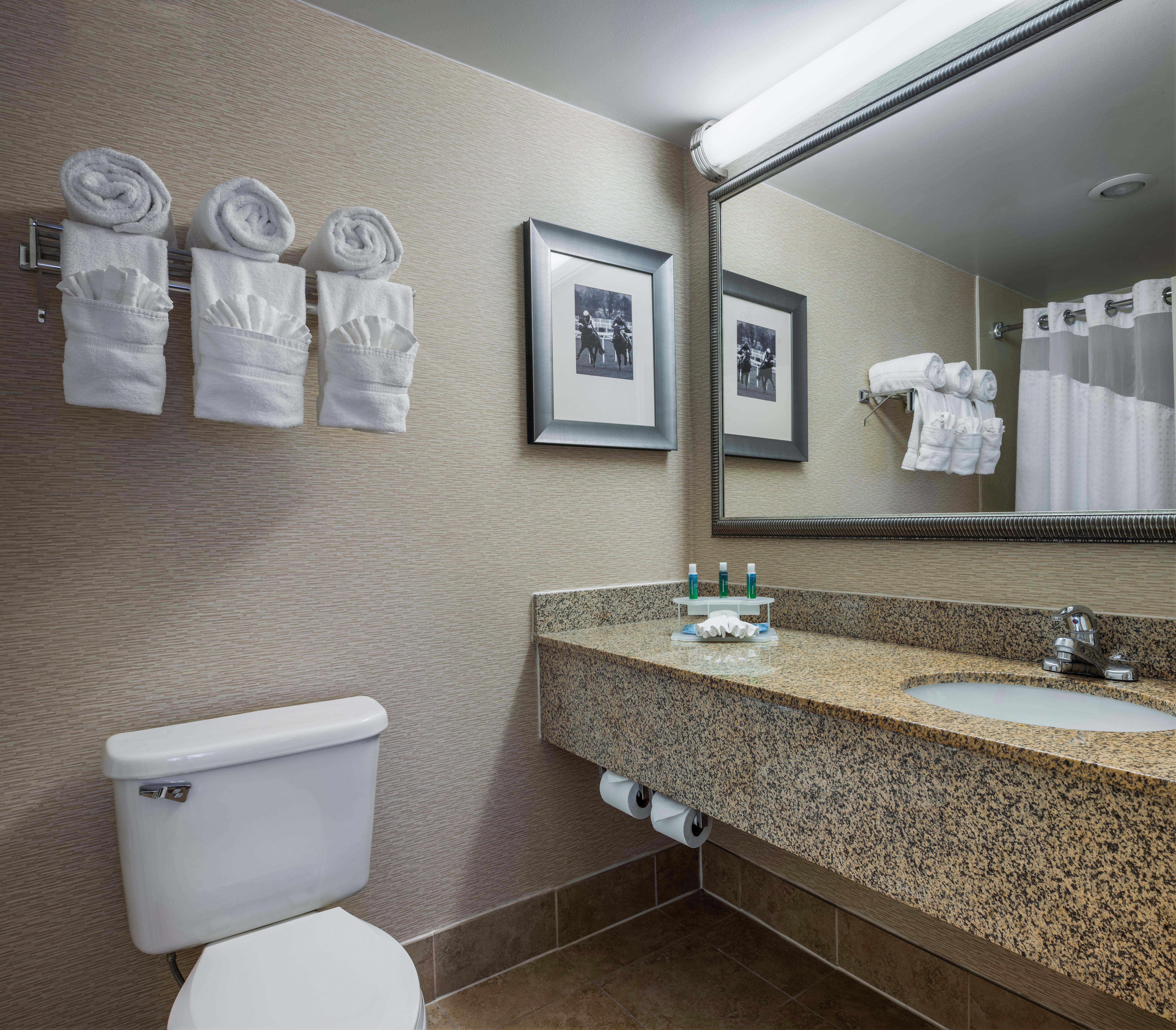 Holiday Inn Express & Suites Laurel Lakes By Ihg Bagian luar foto