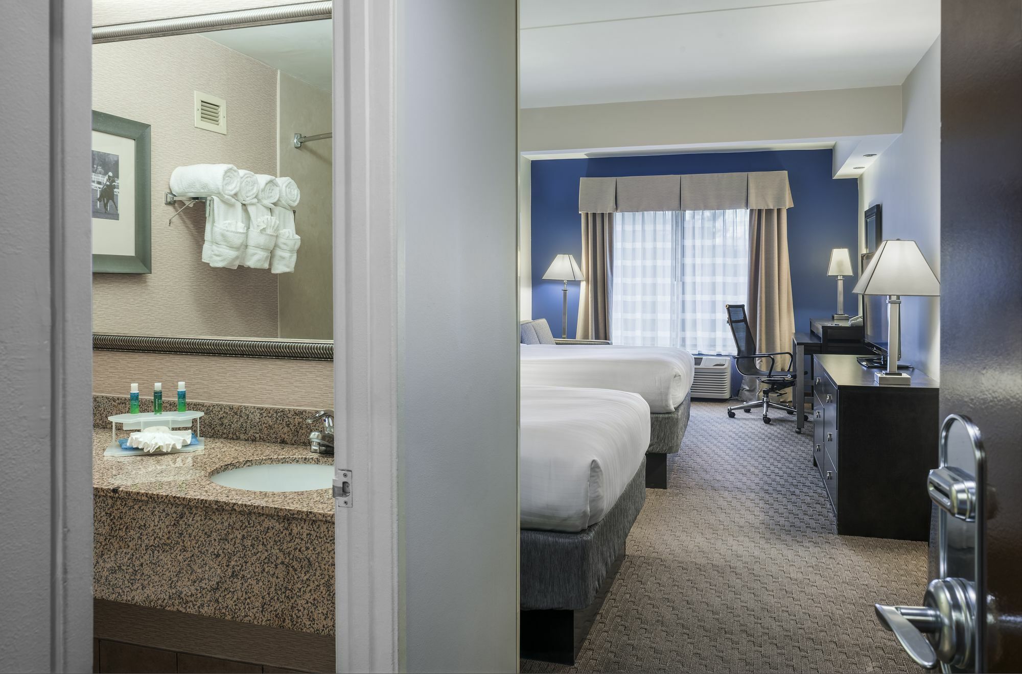 Holiday Inn Express & Suites Laurel Lakes By Ihg Bagian luar foto